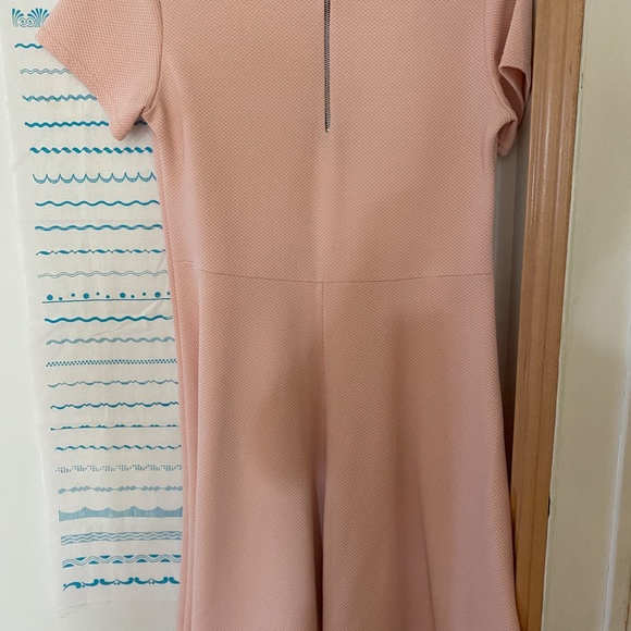 Pink dress - Picture 2 of 4